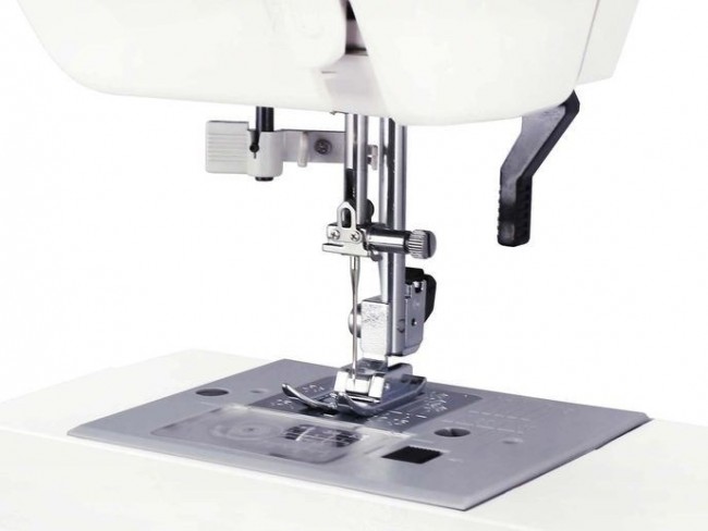 Электромеханическая швейная машина Elna EasyLine 16 Электромеханическая швейная машина Elna EasyLine 16