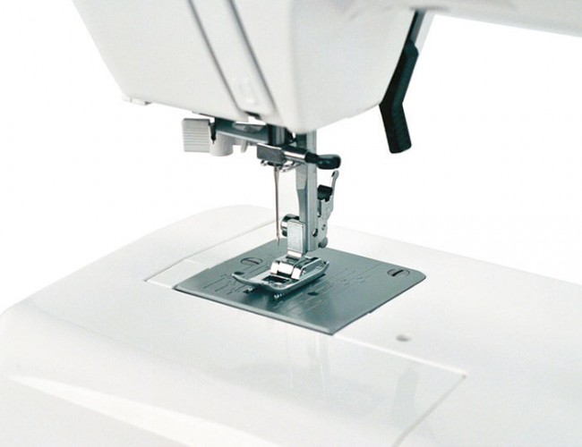 Электромеханическая швейная машина Elna PE1022 Электромеханическая швейная машина Elna PE1022