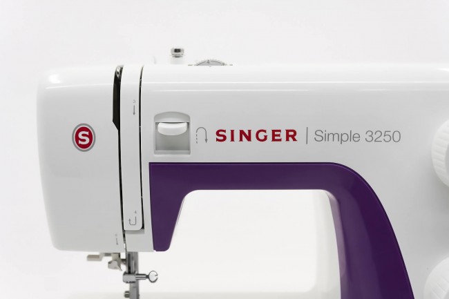 Электромеханическая швейная машина Singer Simple 3250