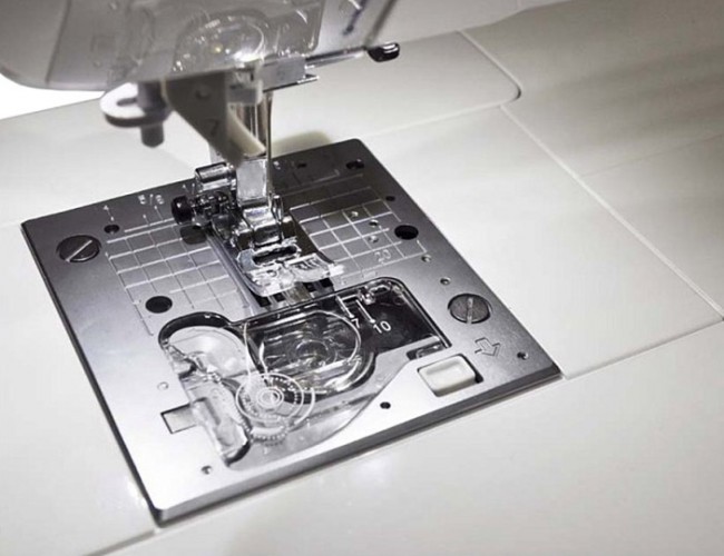 Компьютерная швейная машина Juki HZL-DX7