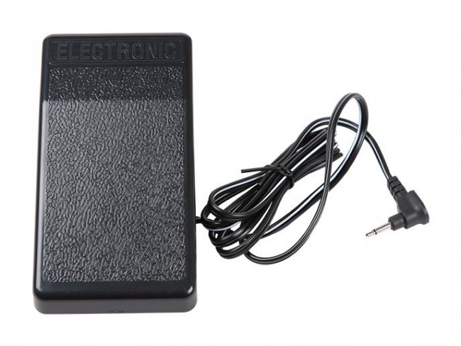 Коверлок Elna 745